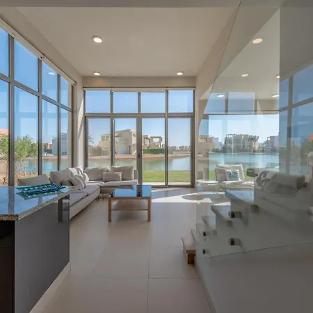 Light-Filled 4-Bedroom Villa In Tawila, El Gouna. Jacuzzi & Lagoon