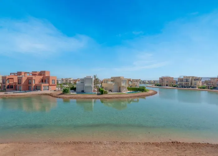 Light-filled 4-bedroom In Tawila, El Gouna. Jacuzzi&lagoon Villa Hurghada