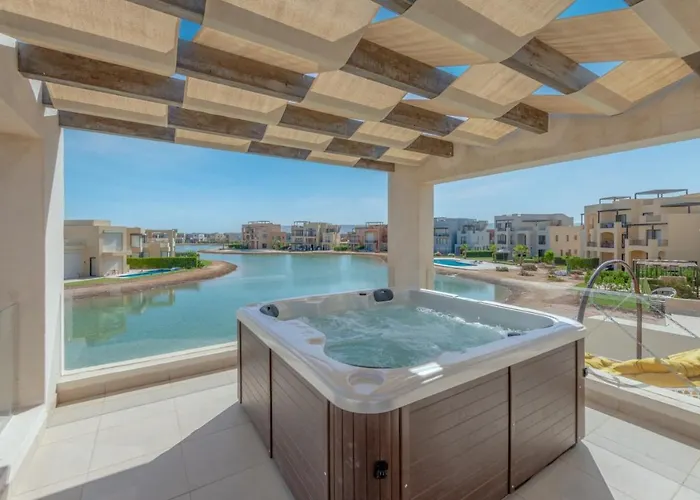Light-filled 4-bedroom In Tawila, El Gouna. Jacuzzi&lagoon Villa *