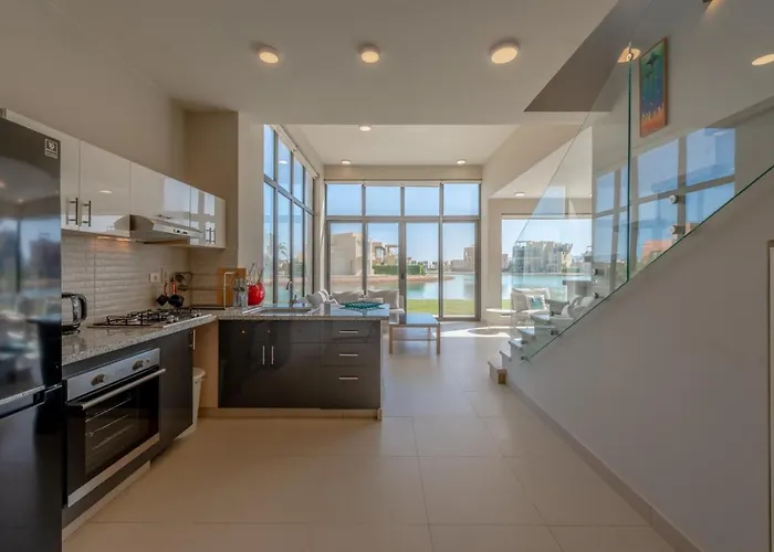 Light-filled 4-bedroom In Tawila, El Gouna. Jacuzzi&lagoon *