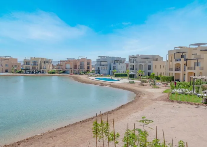 Light-filled 4-bedroom In Tawila, El Gouna. Jacuzzi&lagoon * Hurghada