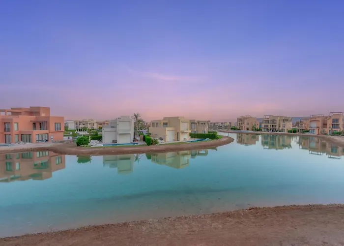 Light-filled 4-bedroom In Tawila, El Gouna. Jacuzzi&lagoon Villa *