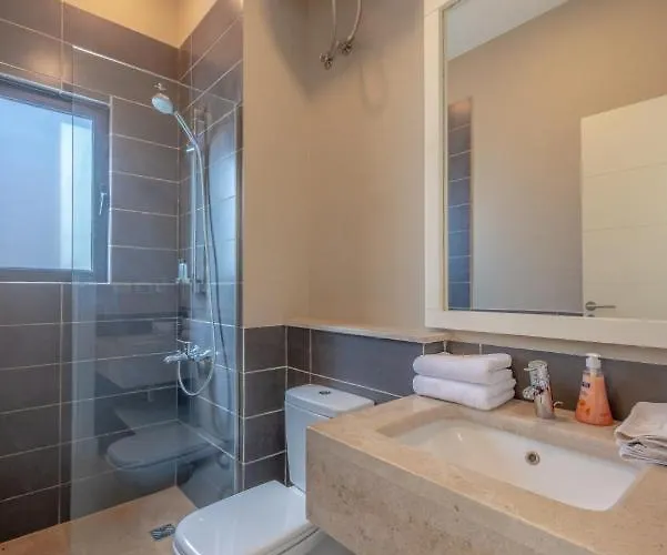 Light-filled 4-bedroom In Tawila, El Gouna. Jacuzzi&lagoon Hurghada
