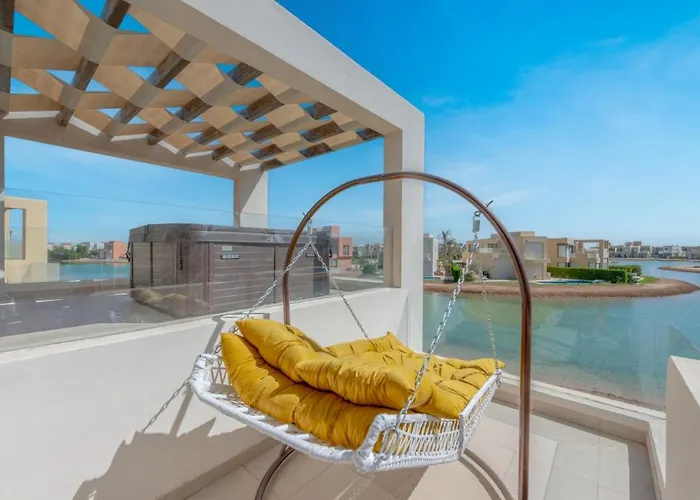 Light-filled 4-bedroom In Tawila, El Gouna. Jacuzzi&lagoon