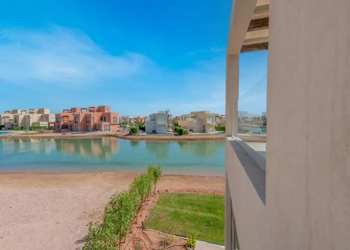 Villa Light-filled 4-bedroom In Tawila, El Gouna. Jacuzzi&lagoon
