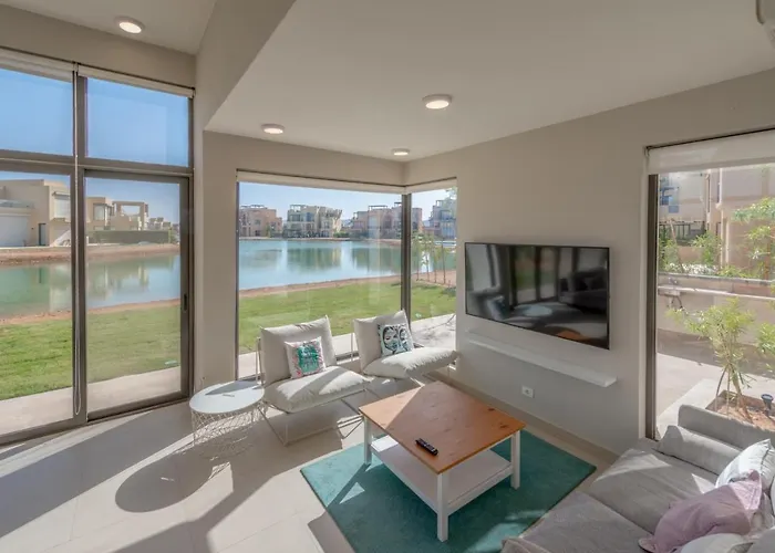 Light-filled 4-bedroom In Tawila, El Gouna. Jacuzzi&lagoon Villa