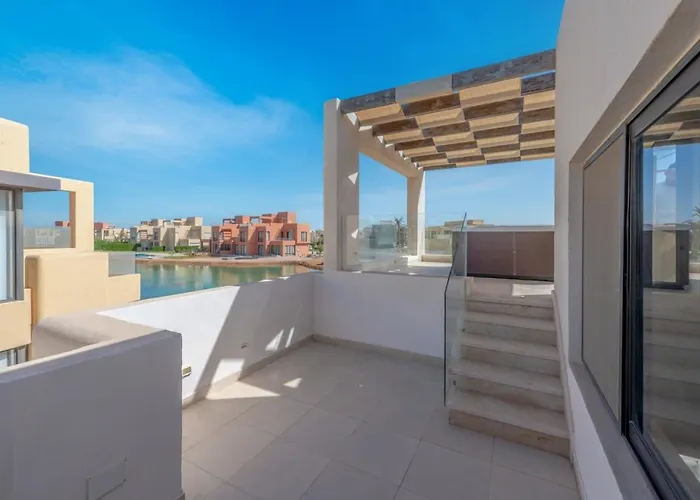 Villa Light-filled 4-bedroom In Tawila, El Gouna. Jacuzzi&lagoon