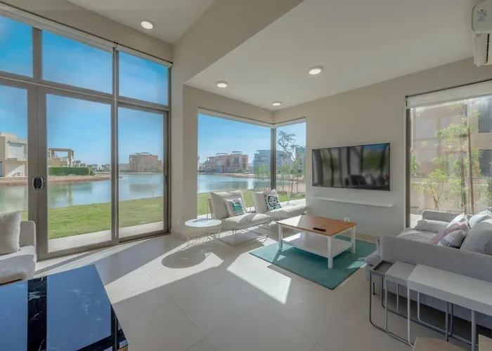 Light-filled 4-bedroom In Tawila, El Gouna. Jacuzzi&lagoon Hurghada