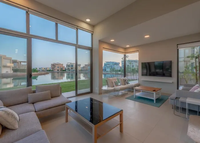 Light-filled 4-bedroom In Tawila, El Gouna. Jacuzzi&lagoon Hurghada