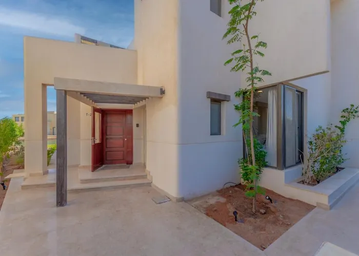 Light-filled 4-bedroom In Tawila, El Gouna. Jacuzzi&lagoon Hurghada