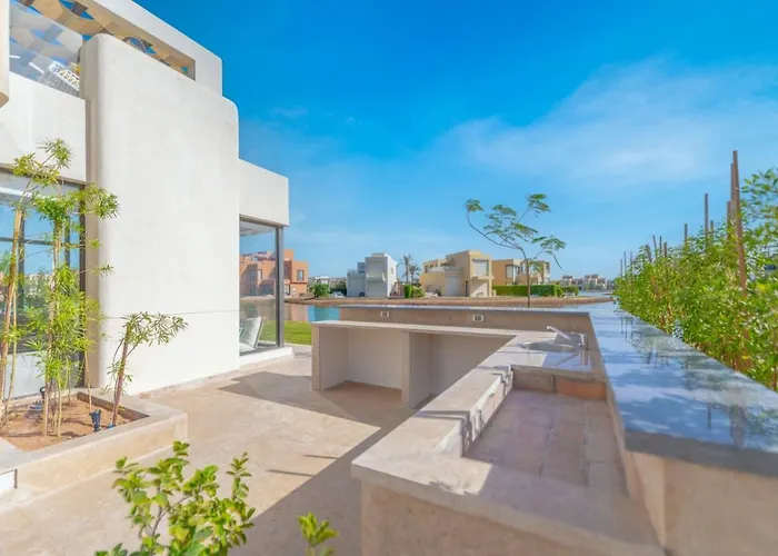 Villa Light-filled 4-bedroom In Tawila, El Gouna. Jacuzzi&lagoon