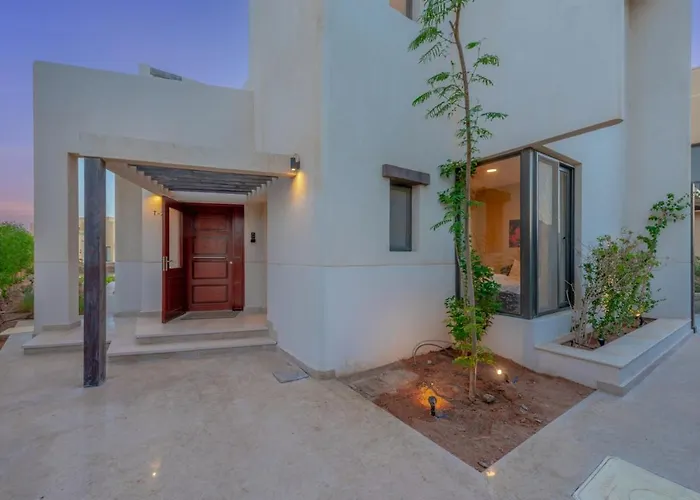 Light-filled 4-bedroom In Tawila, El Gouna. Jacuzzi&lagoon Villa *