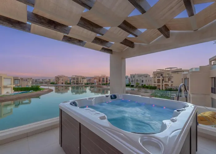 Light-filled 4-bedroom In Tawila, El Gouna. Jacuzzi&lagoon Villa Hurghada