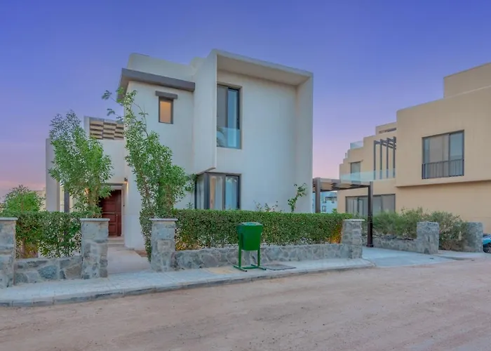 Light-filled 4-bedroom In Tawila, El Gouna. Jacuzzi&lagoon