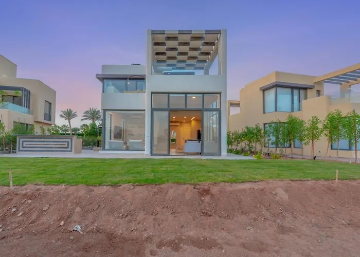 Light-filled 4-bedroom In Tawila, El Gouna. Jacuzzi&lagoon