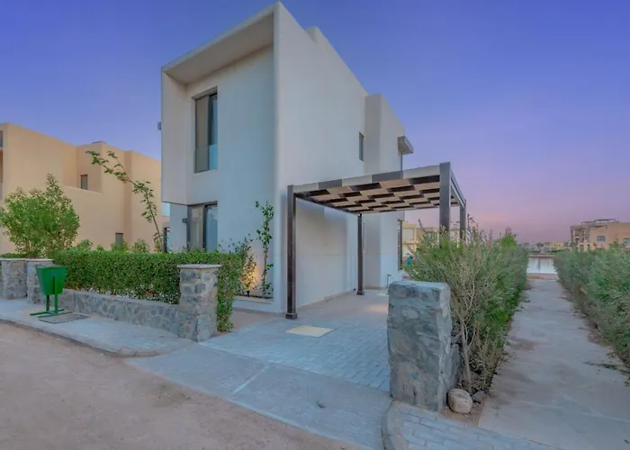 Light-filled 4-bedroom In Tawila, El Gouna. Jacuzzi&lagoon